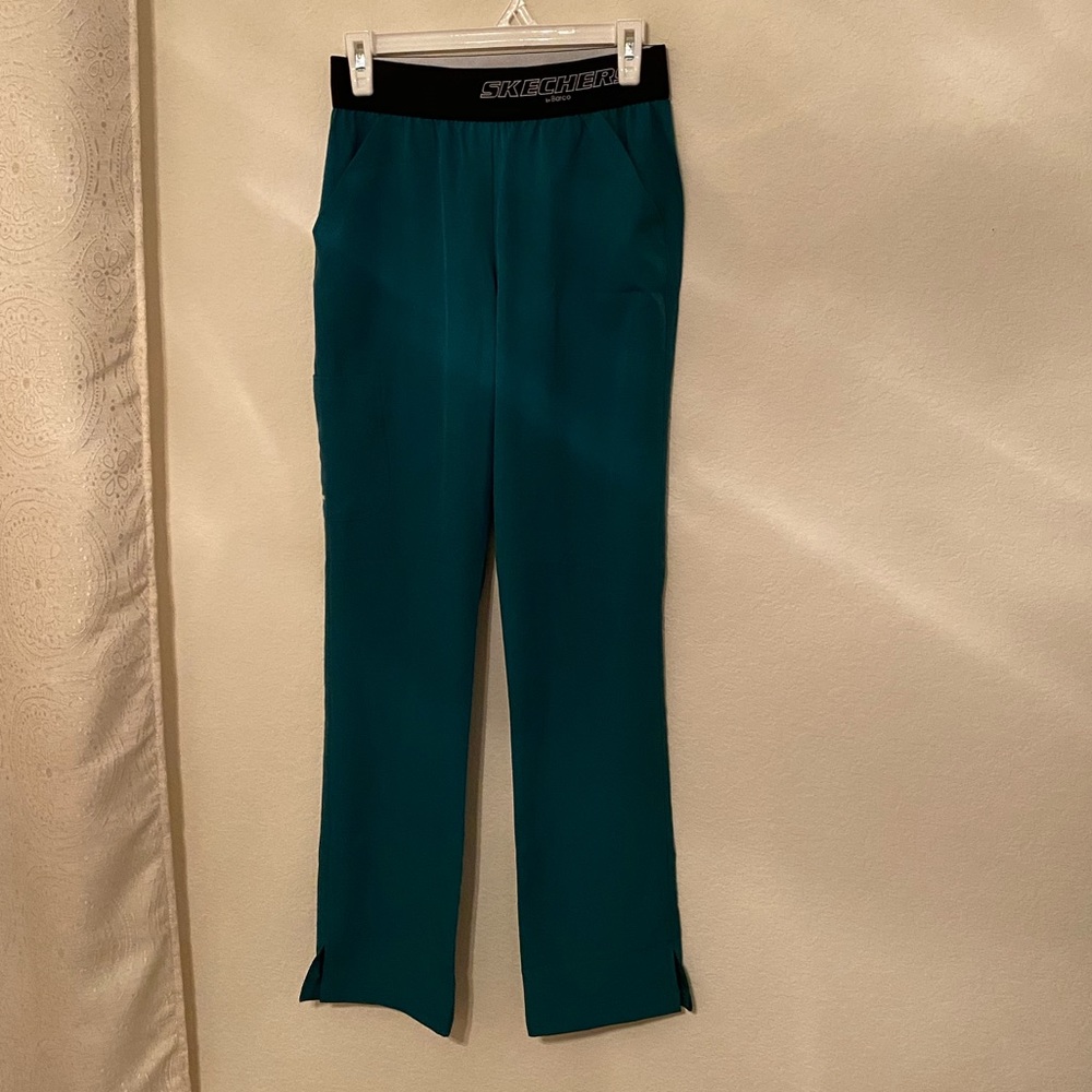 Hunter green Sketchers scrub pants